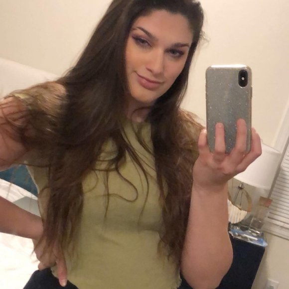 Meet your Posher, Zoe - Picture 7 of 8